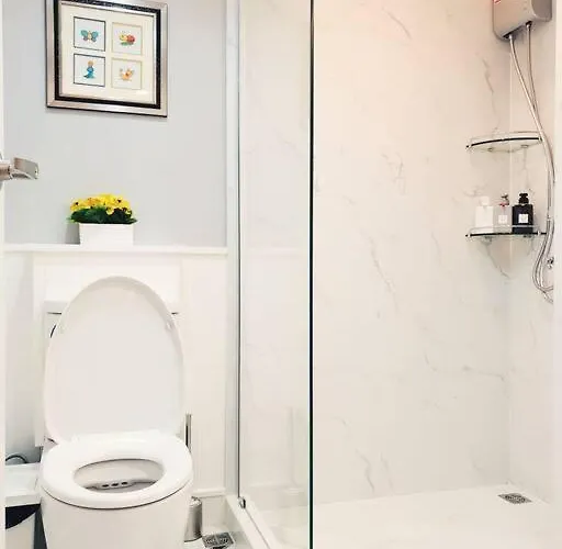 Double Studio, Private Bath & Balcony, Shared Kitchen With Local Family By Pillows & Purrs * Bangkok